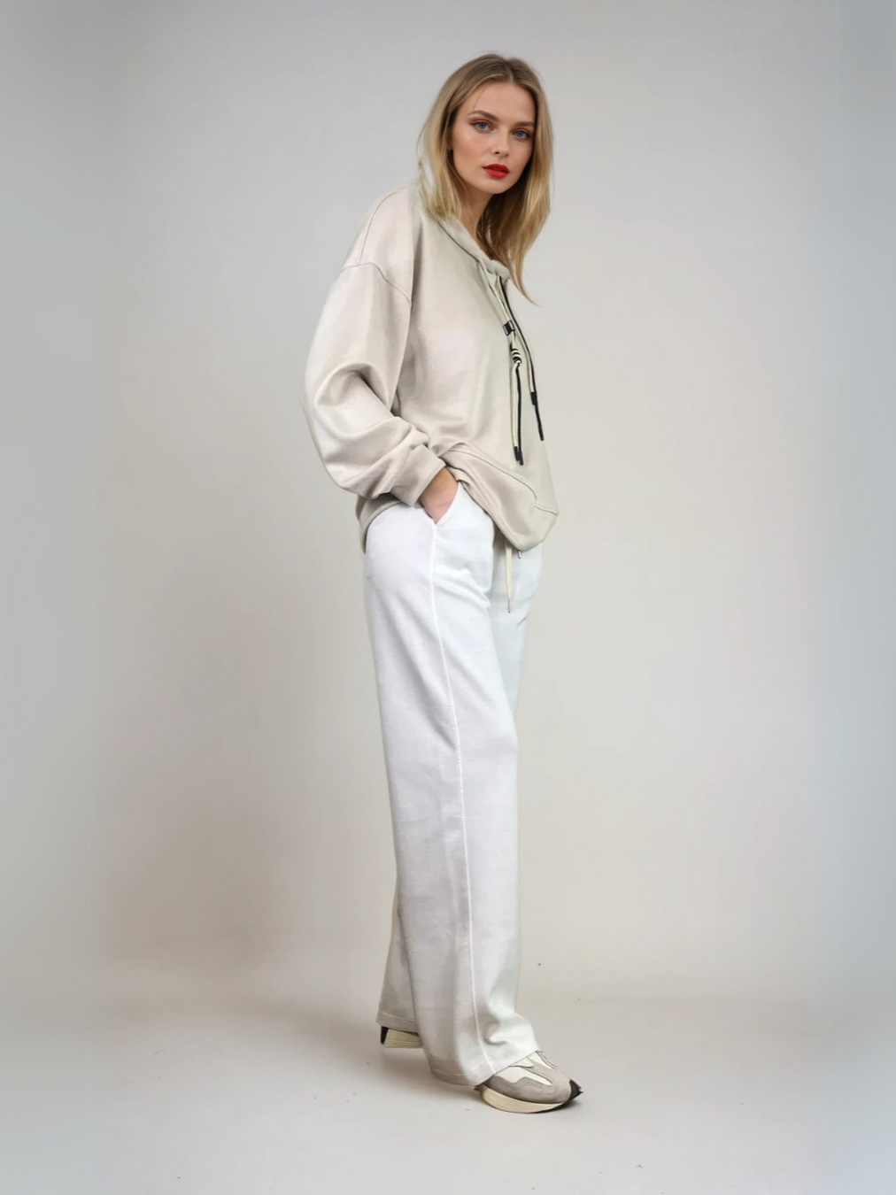 Conjunto SOFT AND CHIC beige y blanco