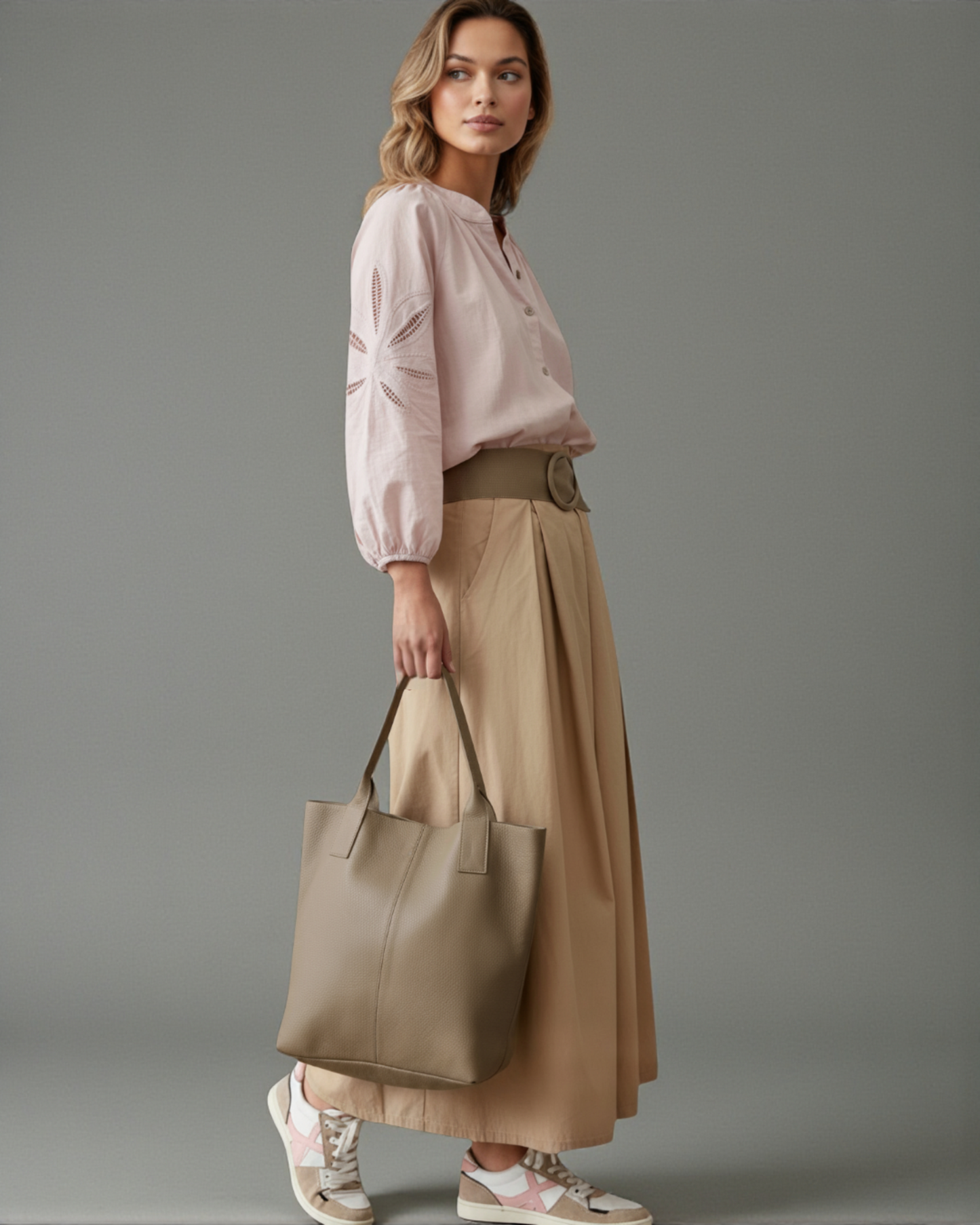 Bolso y cinturón de piel soft color taupé