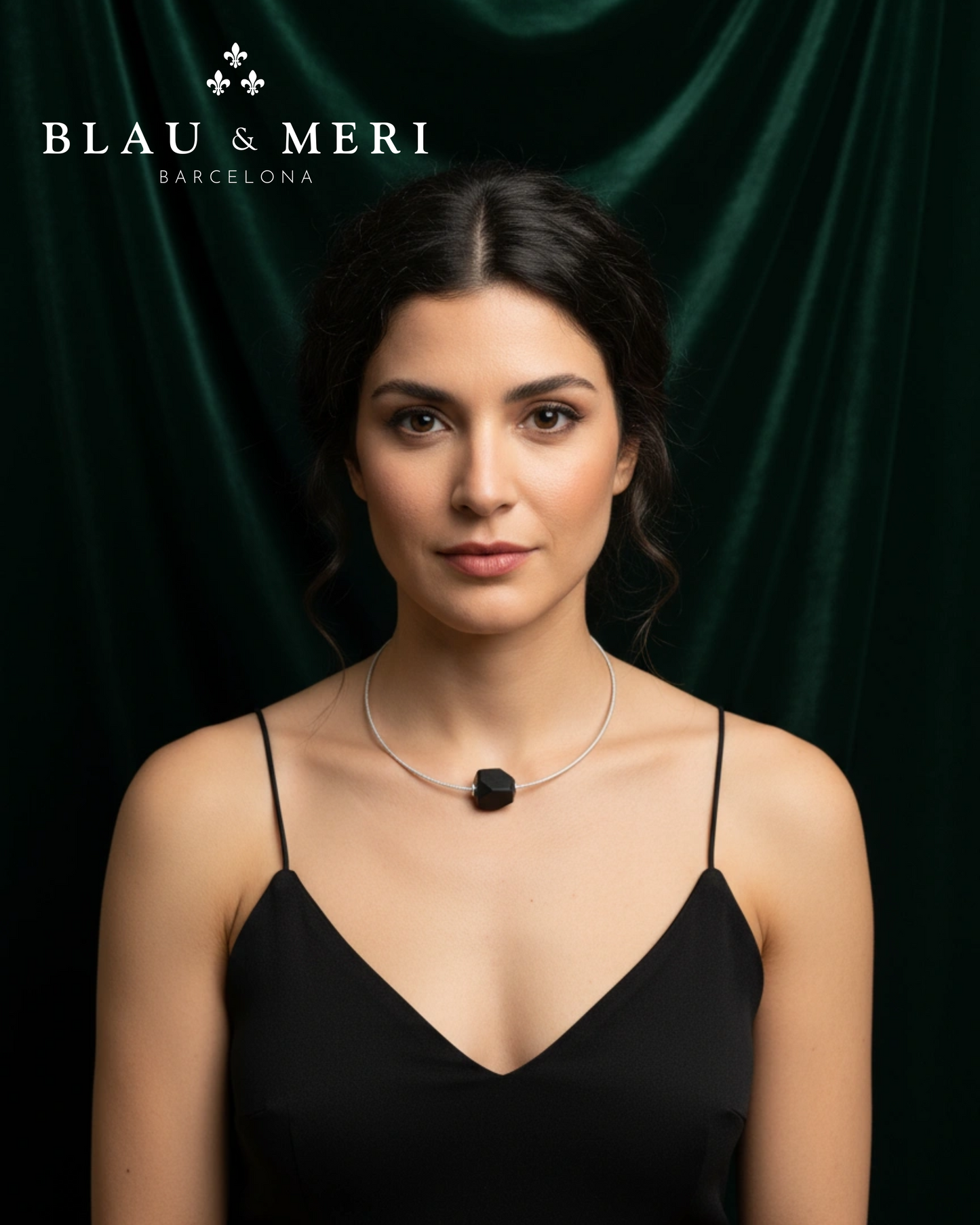 Gargantilla magnética, metacrilato negro y plata