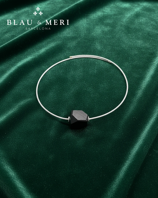 Gargantilla magnética, metacrilato negro y plata