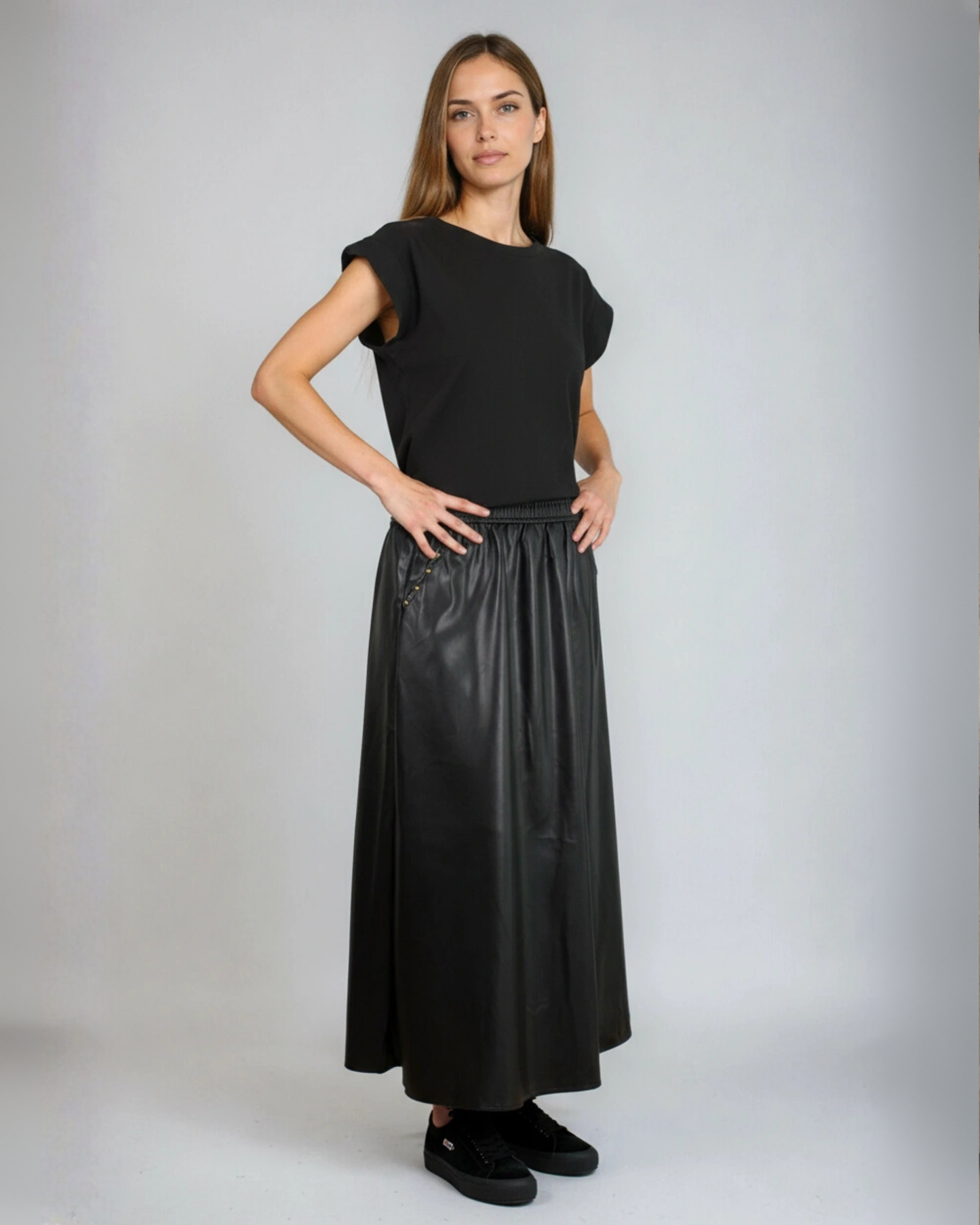 Falda PIEL VEGANA color negro