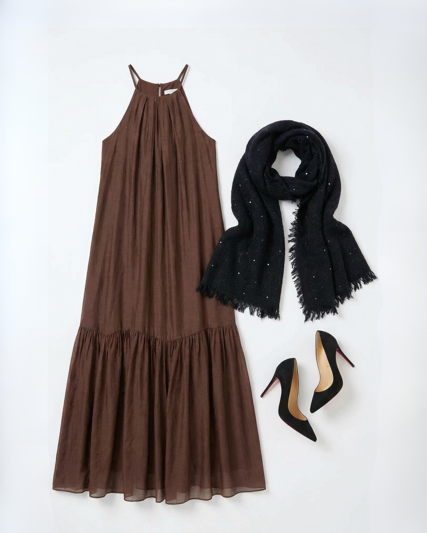 Vestido marrón y chal depunto y lentejuelas