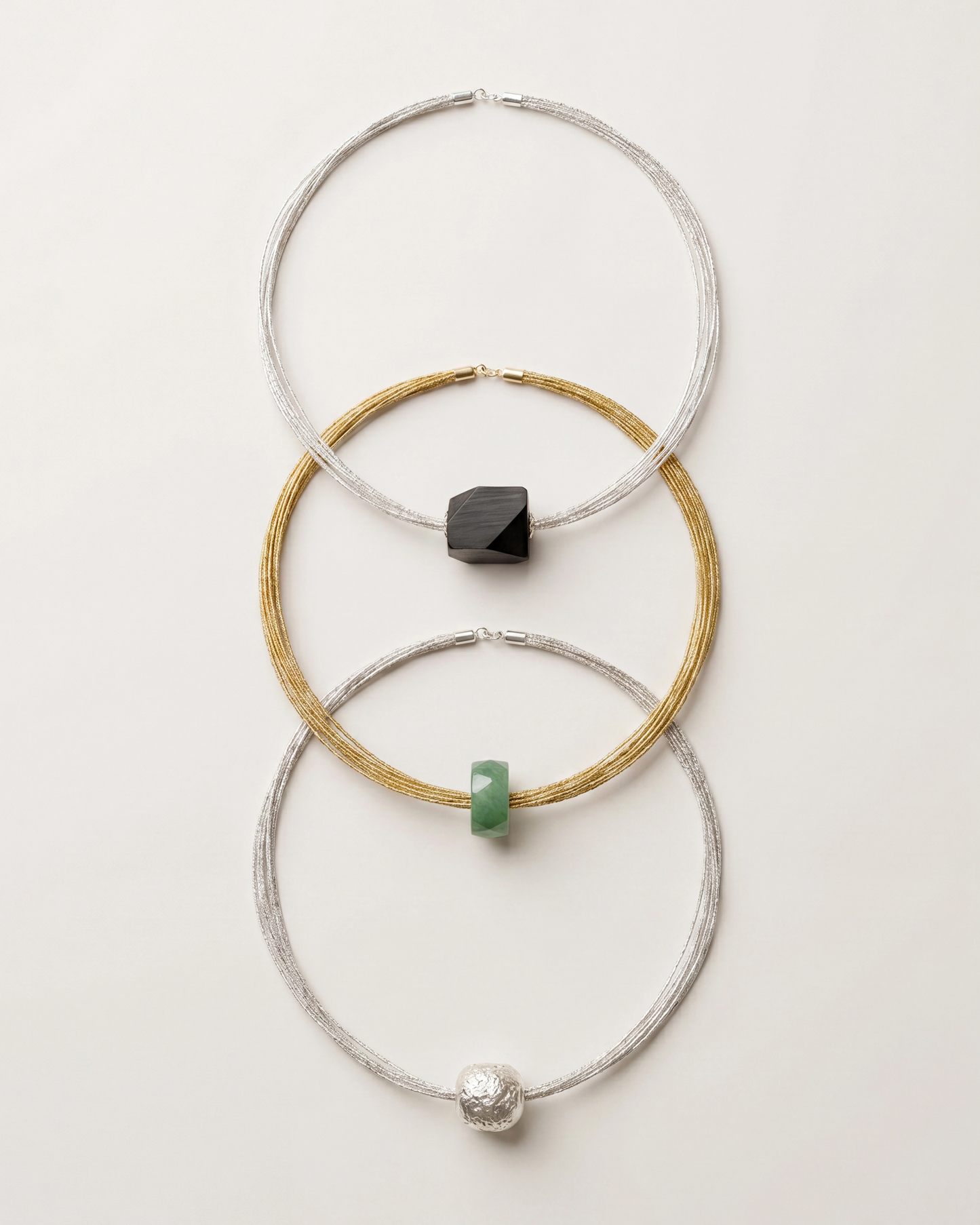 Collar plateado minimalista