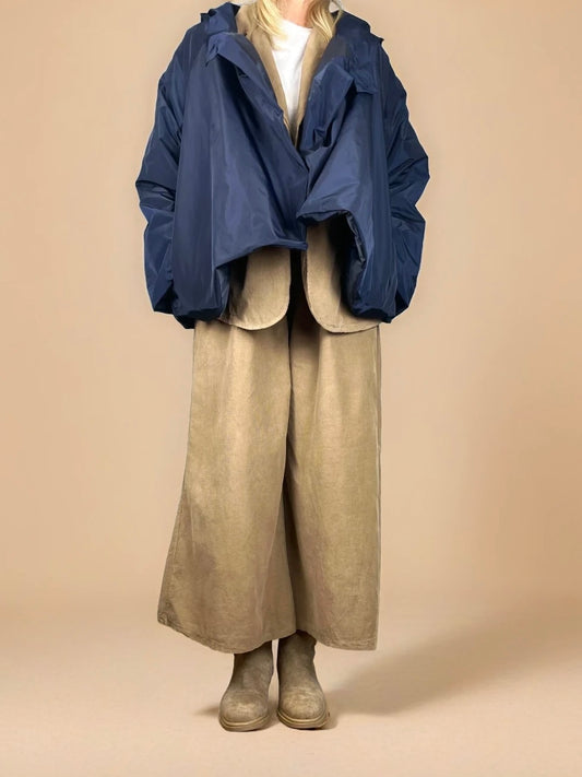 Conjunto BEL beige con chaqueta azul