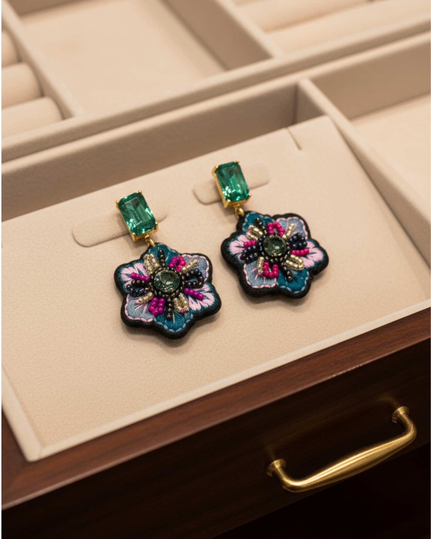 Pendientes artesanales bordados