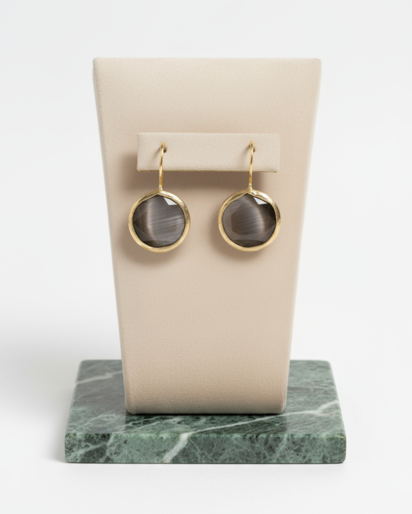 Pendientes ojo de gato bañados en oro