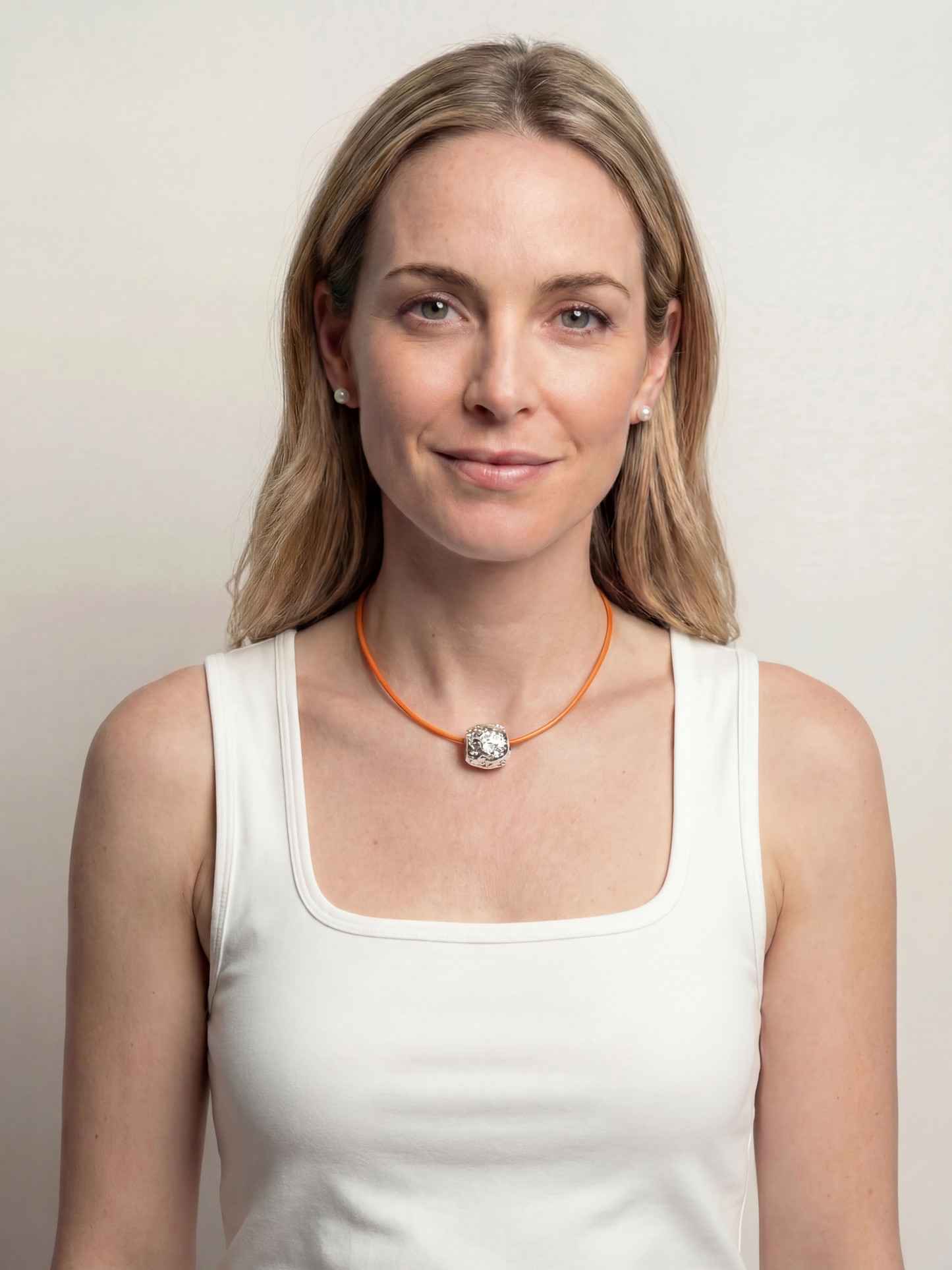 Gargantilla magnética y bead texturizado