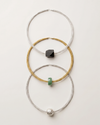 Collar plateado minimalista