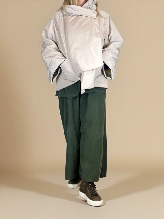 Conjunto BEL verde con chaqueta beige