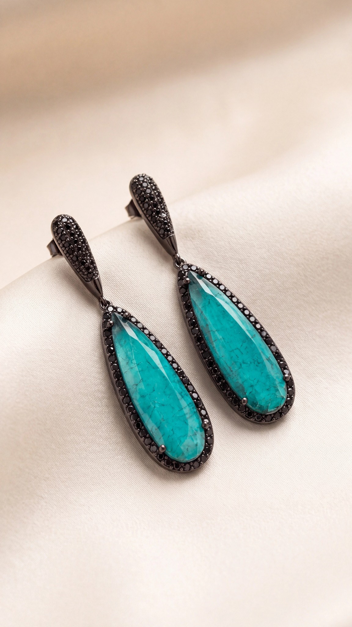 Pendientes Capri Noir con lágrima azul turquesa y pavé oscuro